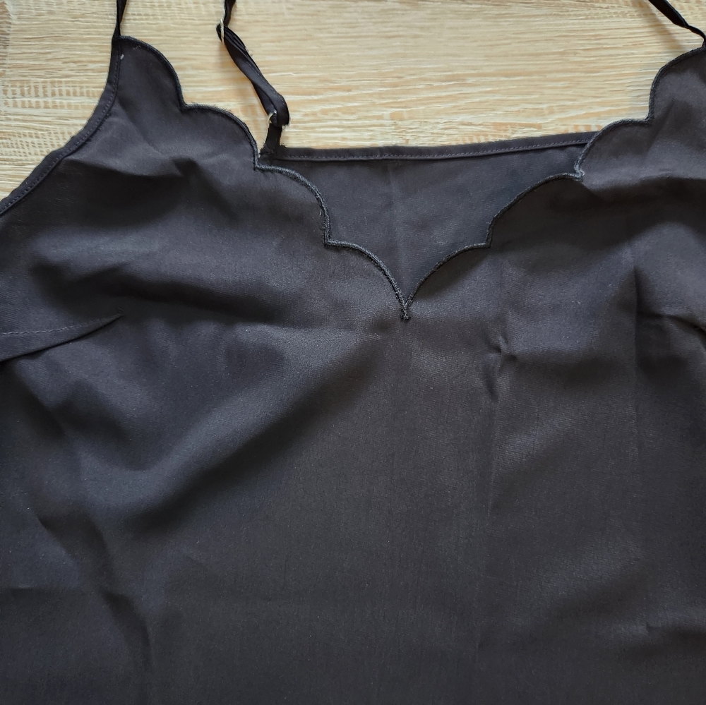 Black tank top - Picture 3 of 3
